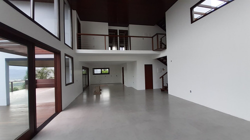 Imagem 15 de 30 de Casa Alto Padrão Para Venda Em Morro Da Silveira Garopaba-sc - Kv767