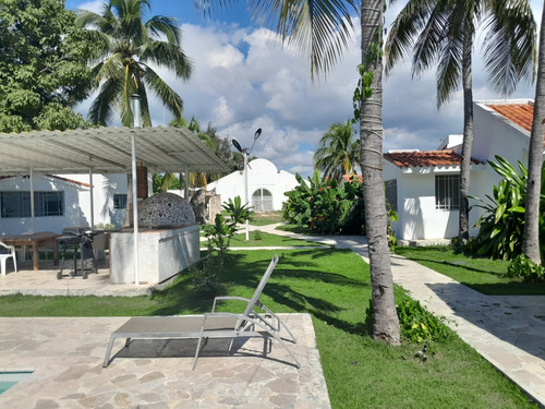 Vendo Preciosas Villas De 2 Niveles A 2 Minutos De La Playa En Juan Dolió, República Dominicana