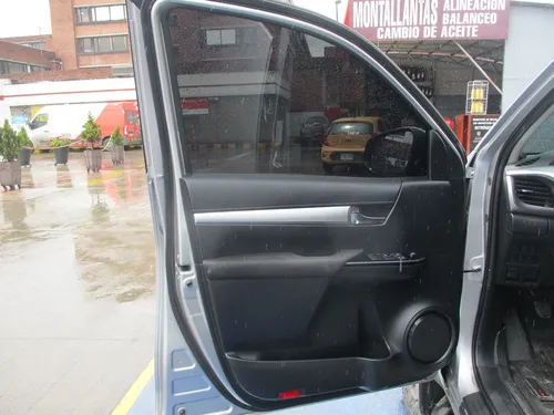 Toyota Hilux 4x4 2400cc Mt Aa