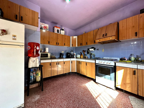 Casa Con Locales En Venta En Rafael Calzada