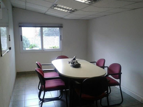 Imagen 3 de 12 de Amplio Galpon En Venta Con Oficinas