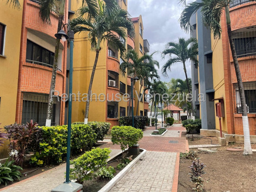 Ms Cómodo Apartamento De 3 Habitaciones, Con Closet, Tanque De Agua Y Bomba De Agua, Balcón Cerca Del Portón , Excelente Condominio Y Vigilancia Cerca De La Ujap . Semi Amoblado. Poblado San Diego