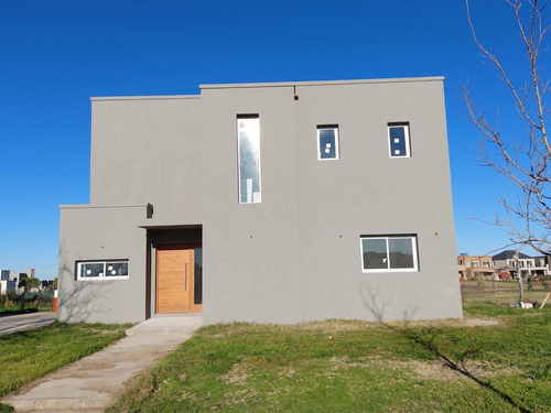 Imagen 21 de 25 de Casa Al Lago En Venta En El Canton!