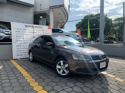 Imagen 2 de 15 de Volkswagen Jetta 2013 2.5 Style At