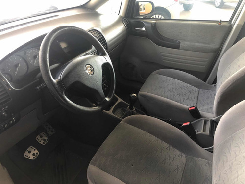 Imagem 10 de 13 de Chevrolet Zafira 2003 2.0 16v 5p