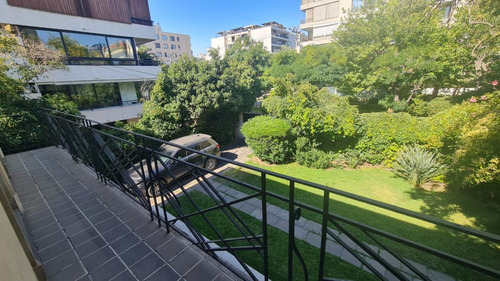 Venta De Hermosa Casa En Sector Residencial. Providencia.