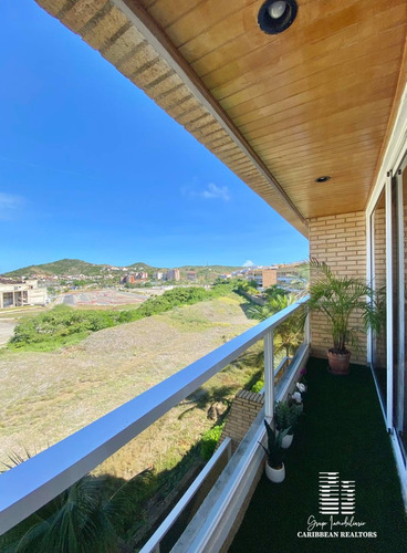 En Venta Amplio Apartamento Duplex Tipo Ph, En El Exclusivo Condominio Loma Real En Playa Moreno.