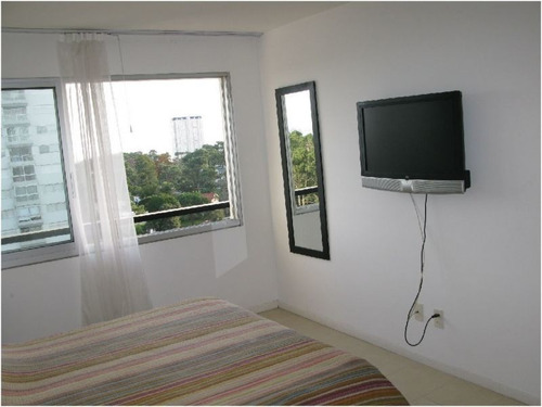 Venta De Apartamento 2 Dormitorios, Roosevelt
