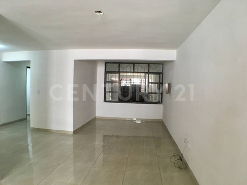 Casa En Venta En Blvd. Delta #2913, Col. Desarrollo El Potrero, León, Gto.