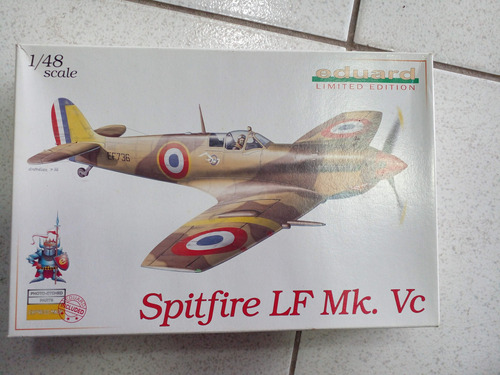 Edu1137 - Spitfire Lf Mk. Vc & Crew Figure Set Incluid 1/48