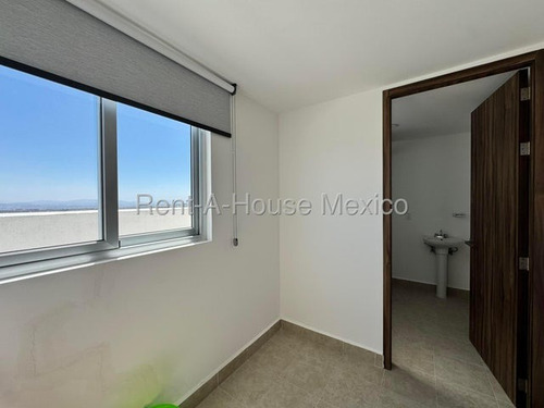 Penthouse Amueblado, Roof, 3 Recámaras, Cuarto De Servicio - El Refugio. Renta