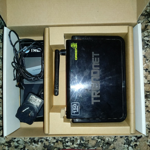 Router Wifi Trendnet 150 Mbps (detalle Estético En Antena)