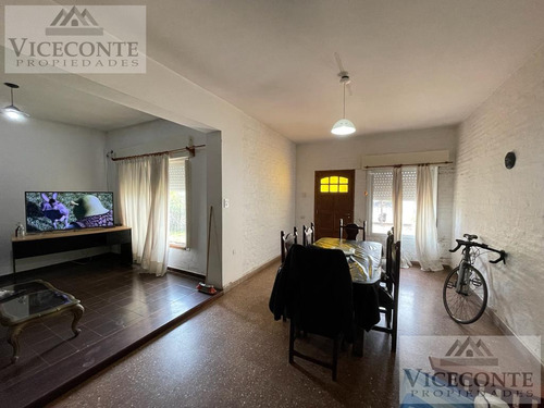 Casa 135 M2 Calle Rojas Nº 576 E/ Almafuerte Y Jose Hernandez, Brandsen.