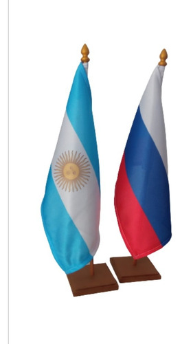 2 Mastiles Con Banderas Argentina Y Rusia Para Escritorio 