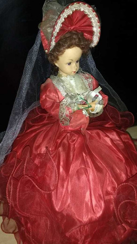 Muñeca Antigua Para Adorno O Coleccion. Musical Y Giratoria.