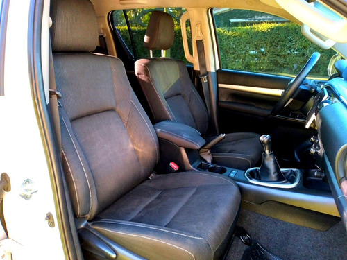 Toyota Hilux Srv Nafta 4x4 2019, 33.000 Km, Permuto.