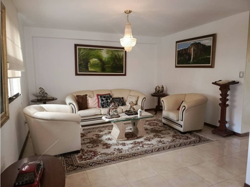 Casa Con Amplios Jardines En Urb Parque El Retiro, San Antonio