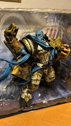 Muñeco World Of Warcraft Vindicator Maraad (Usado)