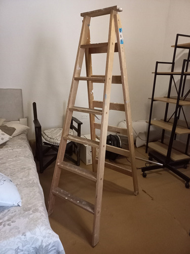 Escalera De Madera De 6 Escalones 1.80 Mts. Marrón Claro (Usado)