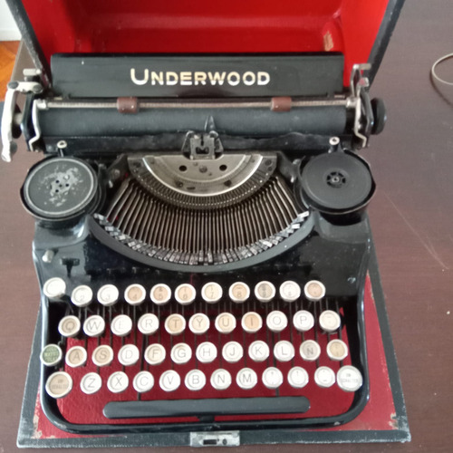 Máquina De Escribir Antigua Underwood 