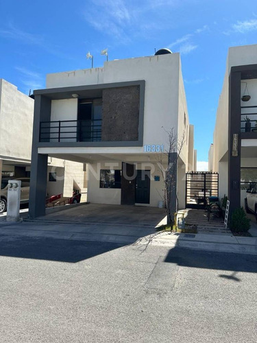 Casa En Venta, Fraccionamiento Bosques De San Pedro, Chihuahua