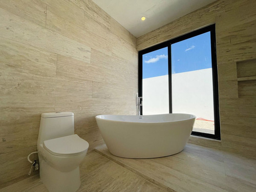 Casa En Venta Una Planta, Serenity Con 4 Recámaras Y Alberca, Mérida, Dzityá