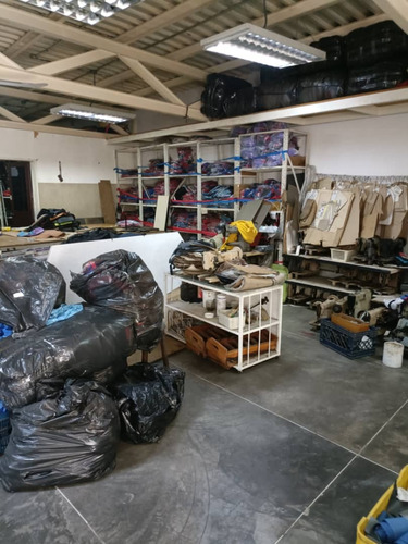 Venta De Local Y Fondo De Comercio Ferreteria Y Venta De Diversos Articulos Ubicado En La Av Nueva Granada Yc