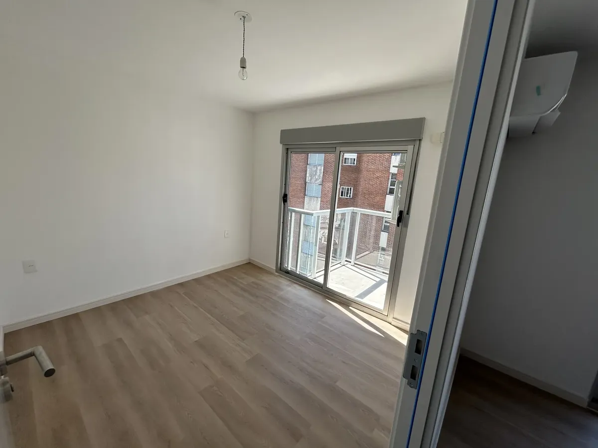Apartamento A Estrenar Al Frente Muy Luminoso, Con Dos Terrazas, Parrillero, Aires Acondicionados Extractores · Foto 4