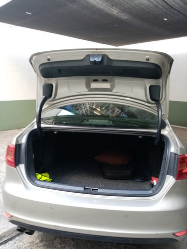 Imagen 6 de 10 de Volkswagen Vento 2.0 Sportline Tsi 211 Cv Bi-xenon Dsg 2014