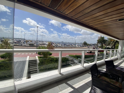 Excelente Apartamento Enfrente Al Puerto!- Ref: 2527