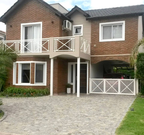 Casa En Venta, En Barrio Jardines De Escobar