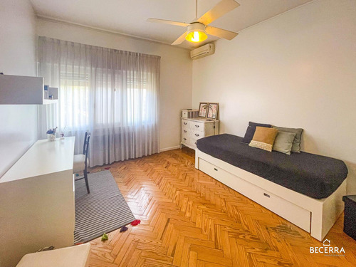 Imponente Chalet De Estilo Clásico En Parque Johnston - Venta En Hurlingham