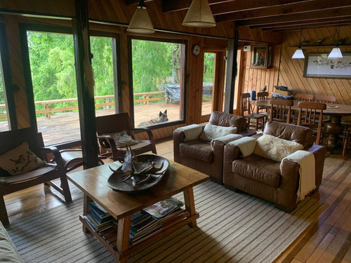 Casa En Venta De 8 Dorm. En Panguipulli