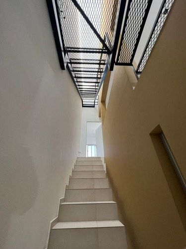 Duplex En Venta A Estrenar De 4 Ambientes Carlos Croce 990 (banfield)