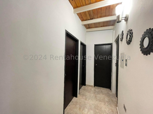 Hermosa Casa Con Piscina Remodelada En Venta En Conjunto Privado Con Todos Los Servicios San Joaquin De Turmero Estef 25-6319
