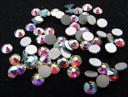 Imagen 4 de 7 de Cristales Blanco Tornasolado Uñas Labios Ojos