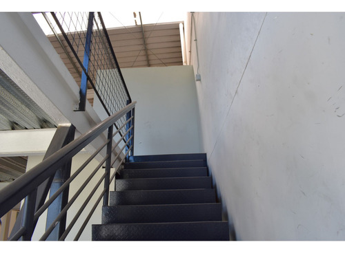 Arriendo Bodega 425,3 M2 + 69,24 M2 De Altillo, Av. La Monta