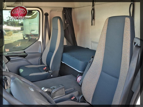 Imagem 18 de 25 de Caminhão Volvo Vm 270 I-shift 8×2 Com Carroceria