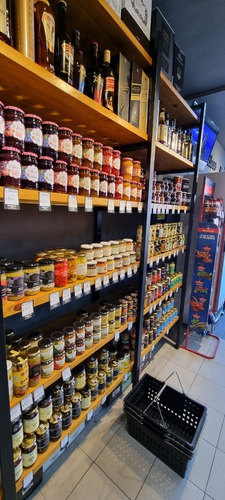 Imagen 16 de 27 de Almacén Gourmet, Fiambrería Y Vinoteca A Metros De Puente Saavedra