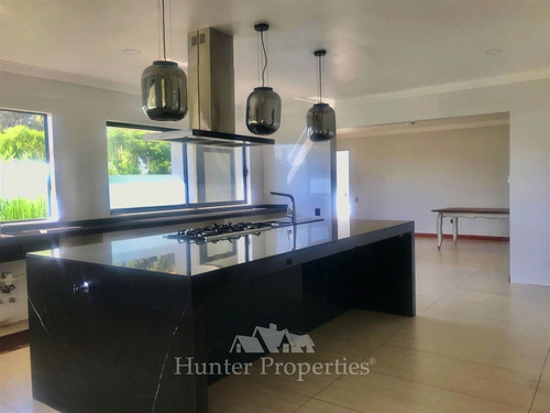 Casa En Venta En Oferta De 5d 5b De 579 M2 En Unihue Talca