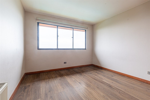 Casa En Venta De 5 Dorm. En Las Condes