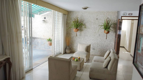Imagen 2 de 18 de En Venta Quinta Prados Del Este