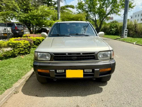 Nissan Pathfinder 3.3 R50 Std