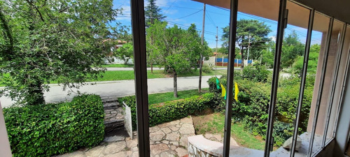 Imagen 28 de 30 de Chalet En Venta De 3 Dormitorios C/ Cochera En Villa Giardino