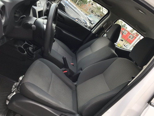 Imagen 14 de 15 de Nissan Np300 Doble Cabina 2020 2.5 S Mt