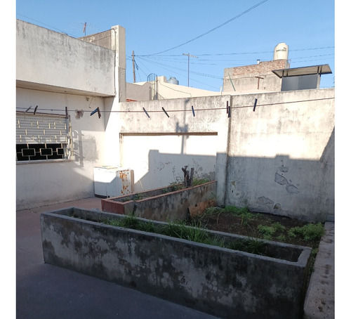 Casa De 4 Ambientes Con Gran Patio Y Terraza