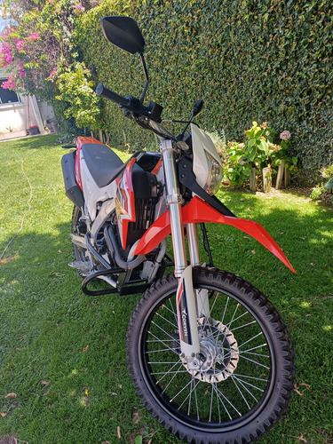 Vendo Corven Txr250l Con 8000 La Tengo De Okm.