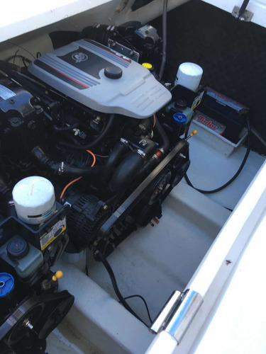 Runner 330 2013 2x Mercruiser 4.3l 440 Hp 160 Hs Cabinada
