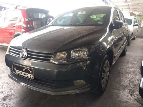 Imagem 3 de 14 de Volkswagen Voyage 1.6 2015