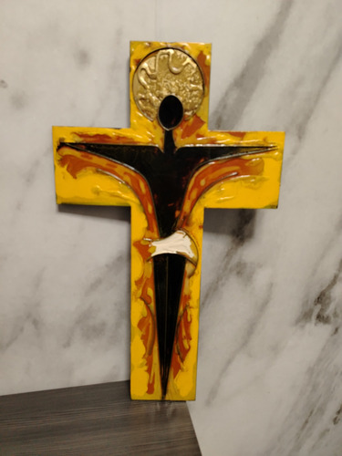 Crucifijo De Madera Moderno Artesanía Mide 61 Cm X 37 Cm